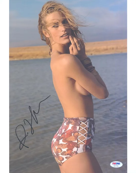 Julie Henderson autograph