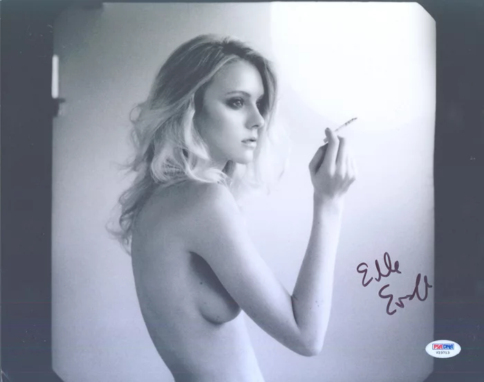 Elle Evans autograph