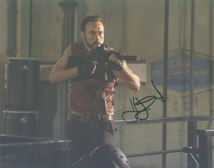 Kevin Durand autograph