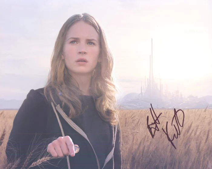 Britt Robertson autograph