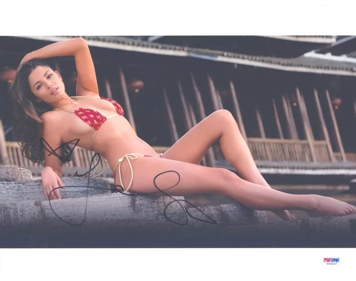 Jessica Gomes autograph