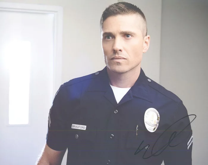 Eric Winter autograph