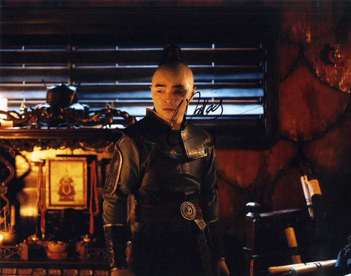 Dallas Liu autograph