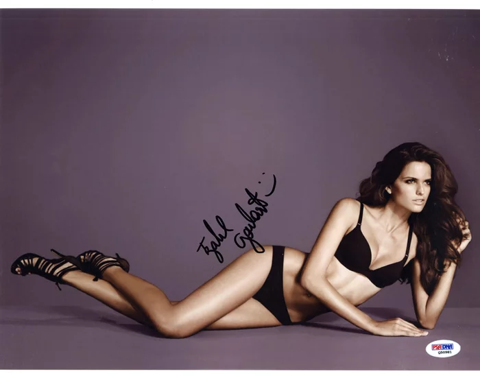 Izabel Goulart autograph
