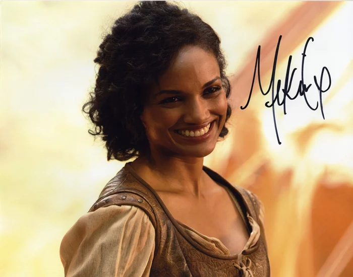 Mekia Cox autograph