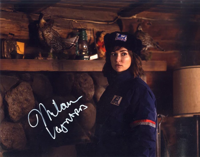 Milana Vayntrub autograph