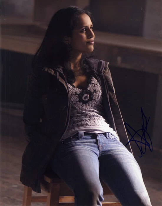 Agam Darshi autograph