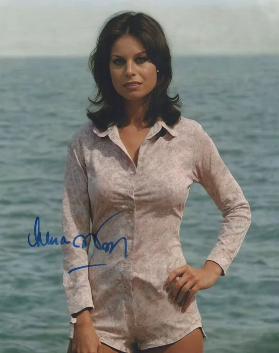 Lana Wood autograph