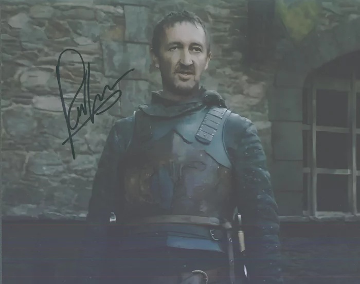 Ralph Ineson autograph