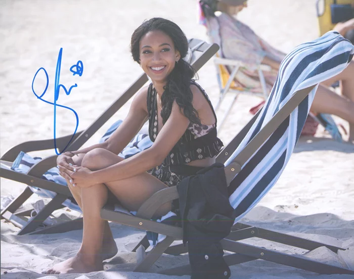 Samantha Logan autograph