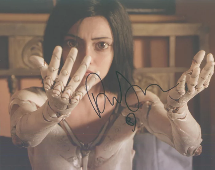 Rosa Salazar autograph