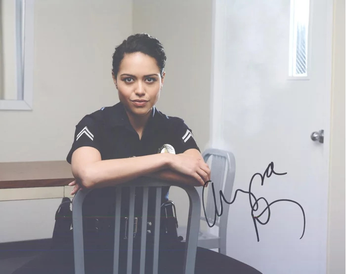Alyssa Diaz autograph