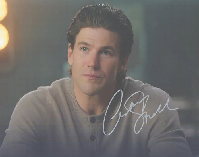 Austin Stowell autograph