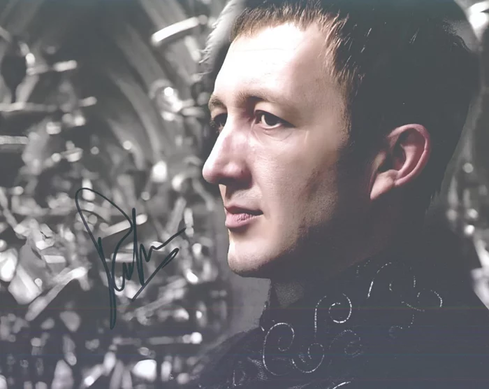 Ralph Ineson autograph