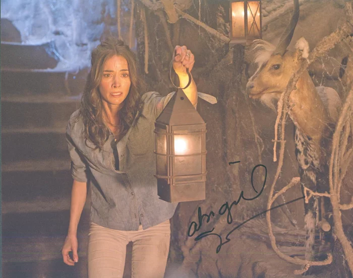Abigail Spencer autograph