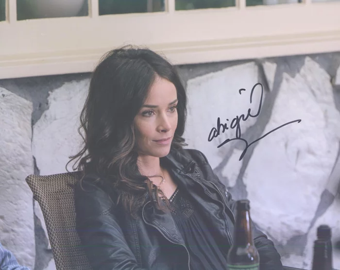 Abigail Spencer autograph