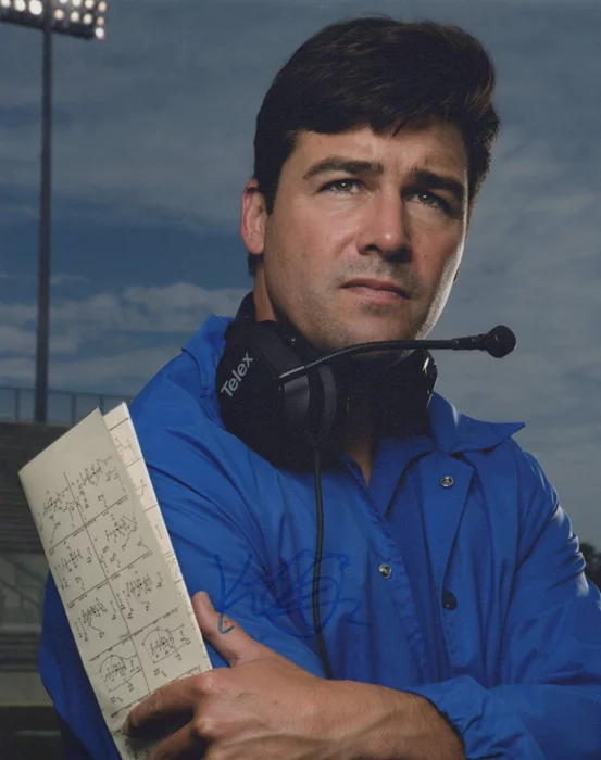 Kyle Chandler autograph