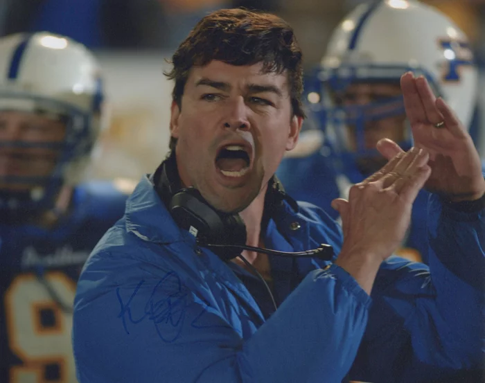 Kyle Chandler autograph