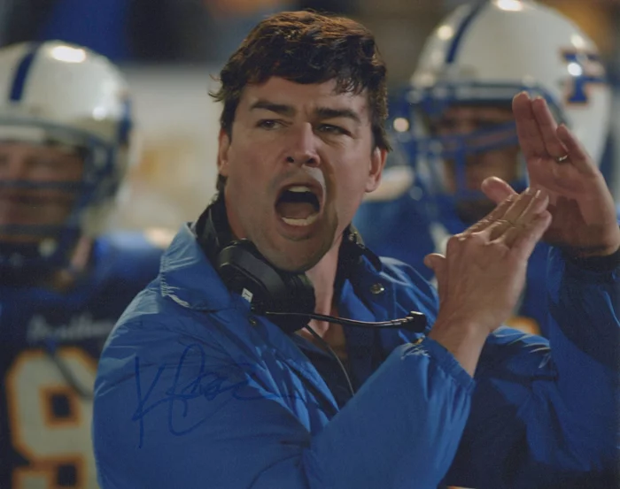 Kyle Chandler autograph