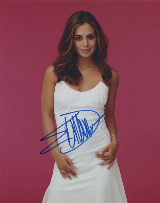 Eliza Dushku autograph