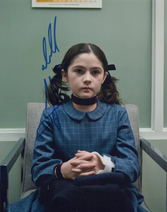 Isabelle Fuhrman autograph