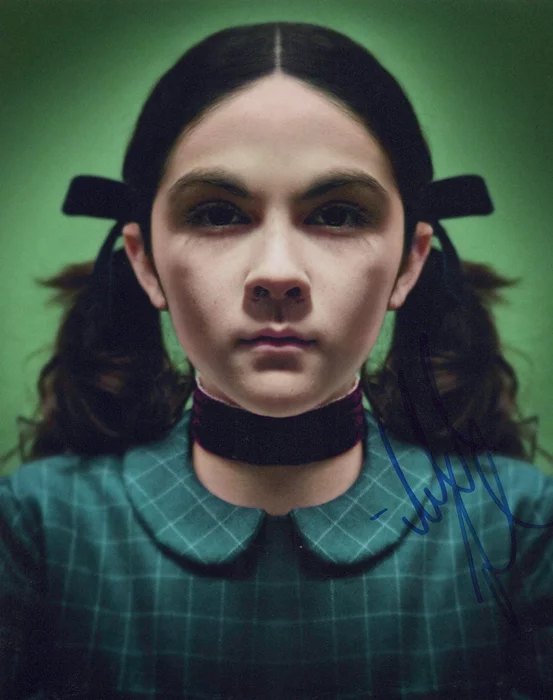 Isabelle Fuhrman autograph