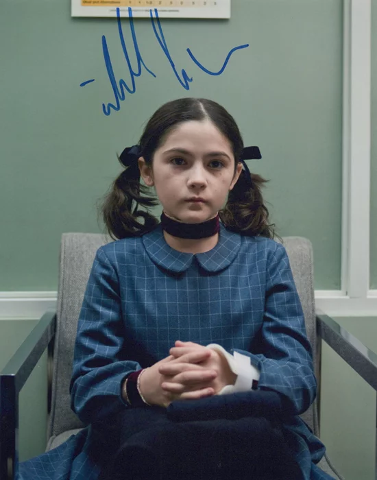 Isabelle Fuhrman autograph