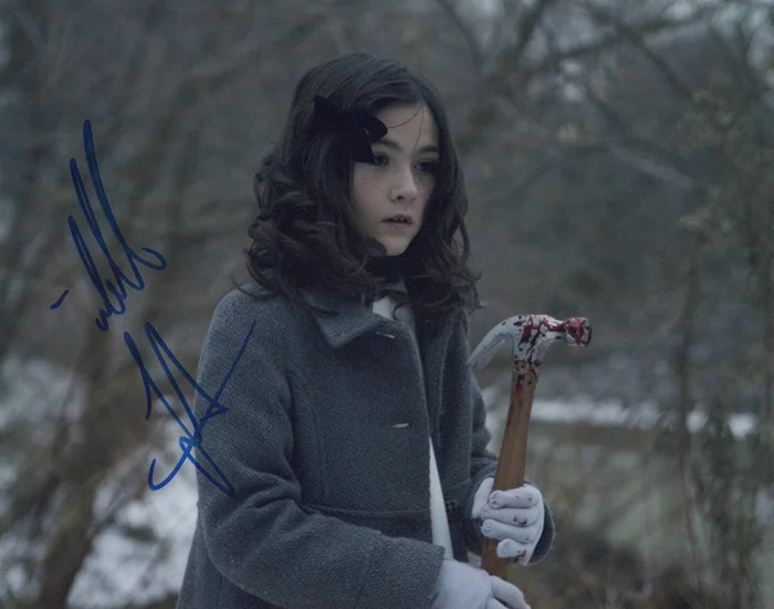 Isabelle Fuhrman autograph