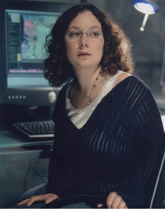 Sara Gilbert autograph