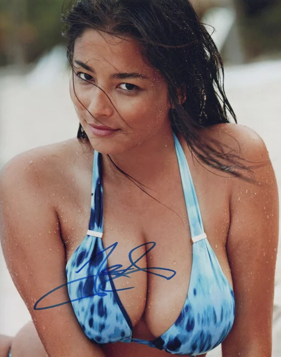 Jessica Gomes autograph