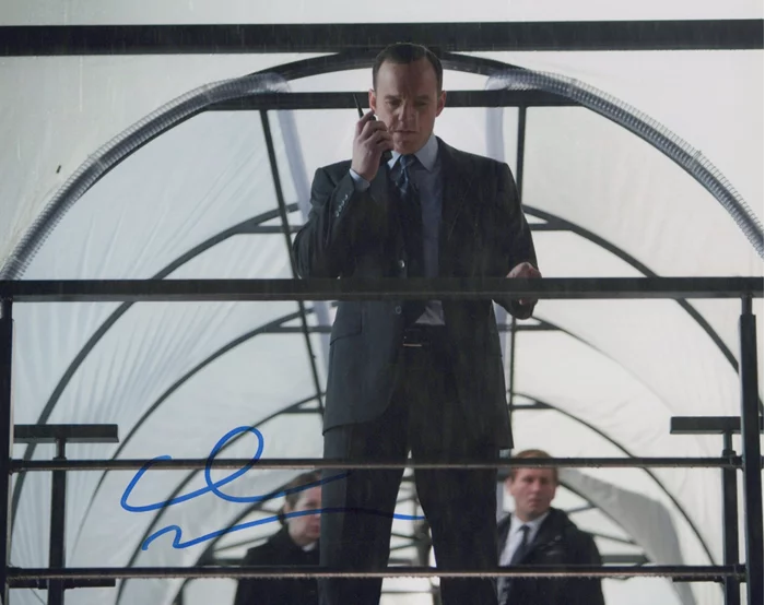 Clark Gregg autograph