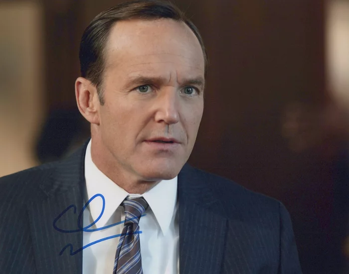 Clark Gregg autograph