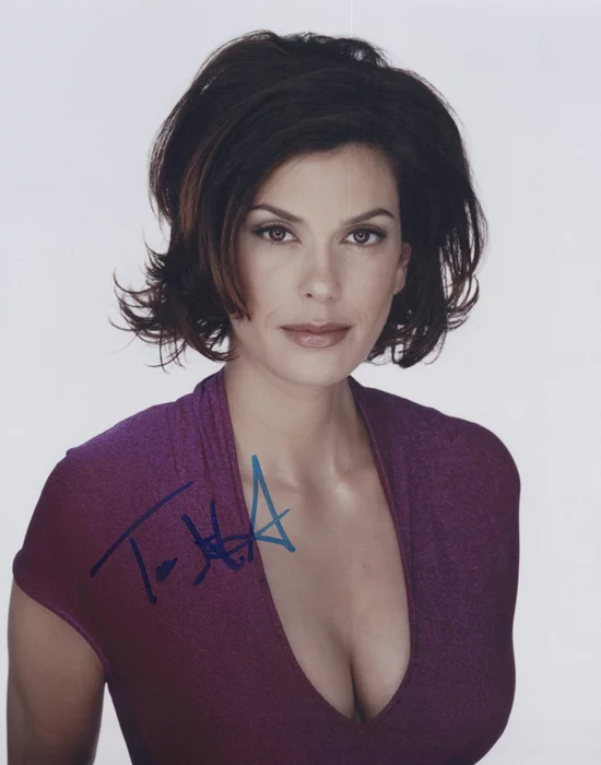 Teri Hatcher autograph