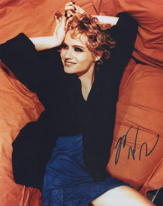 Jennifer Jason Leigh autograph
