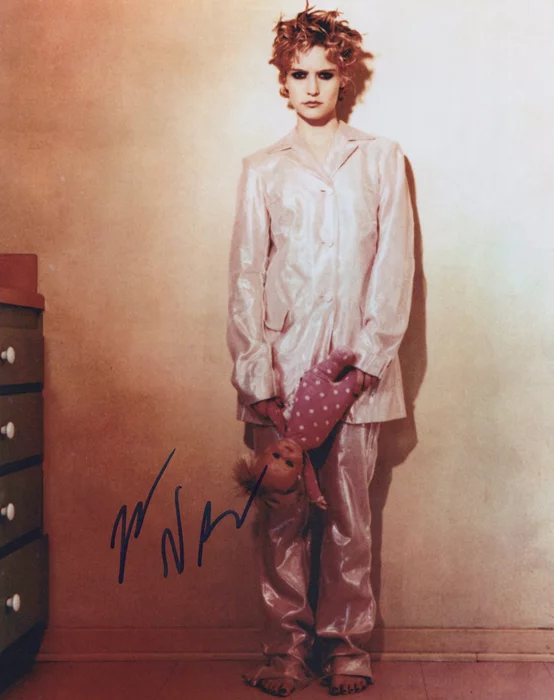 Jennifer Jason Leigh autograph