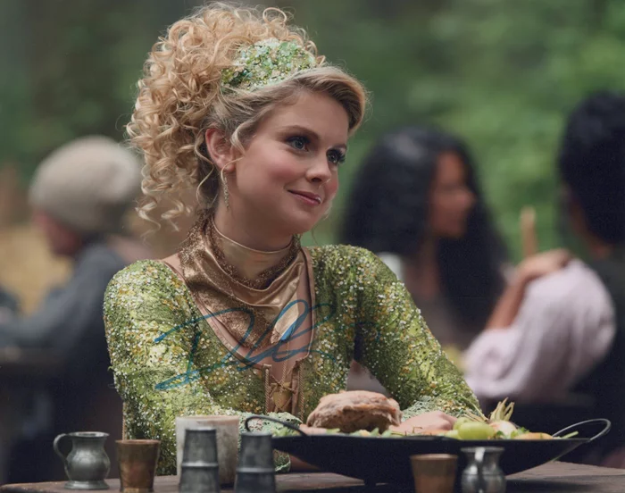 Rose McIver autograph