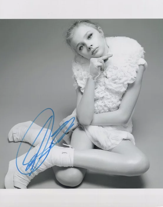 Chloe Moretz autograph