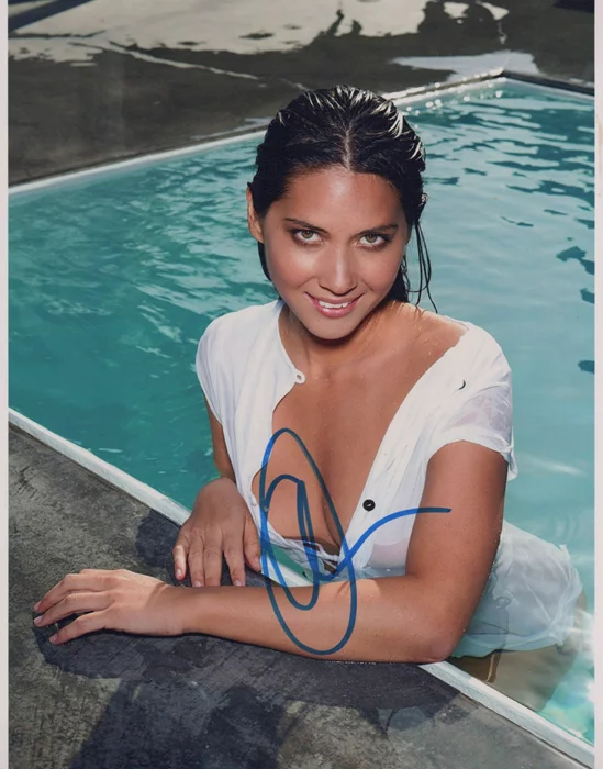 Olivia Munn autograph