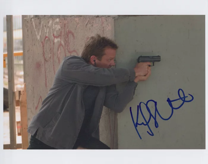 Kiefer Sutherland autograph