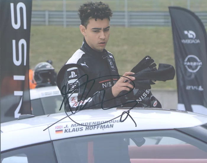 Archie Madekwe autograph