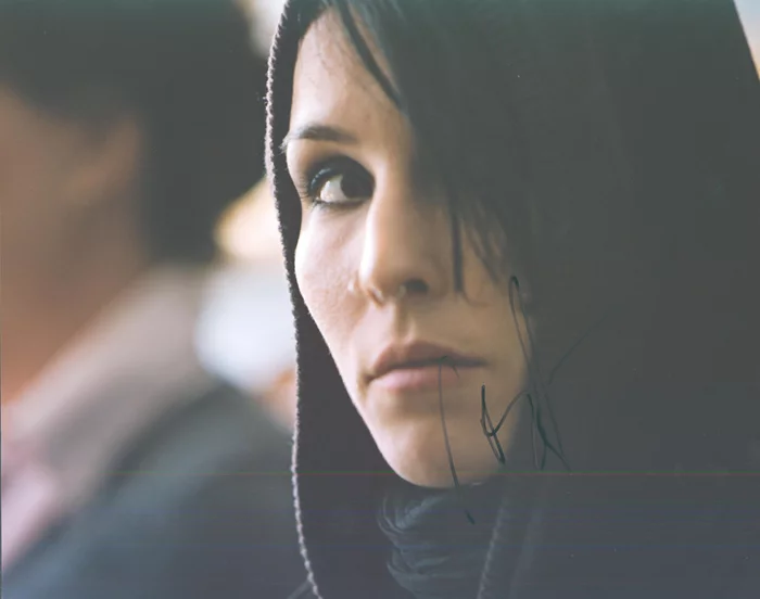 Noomi Rapace autograph