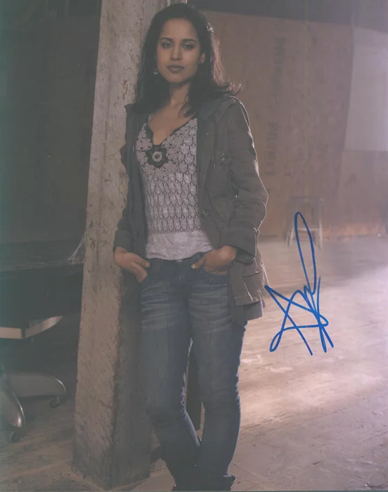 Agam Darshi autograph