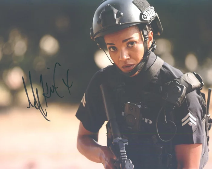 Mekia Cox autograph