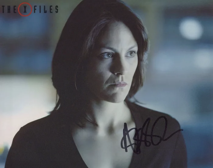 Annabeth Gish autograph