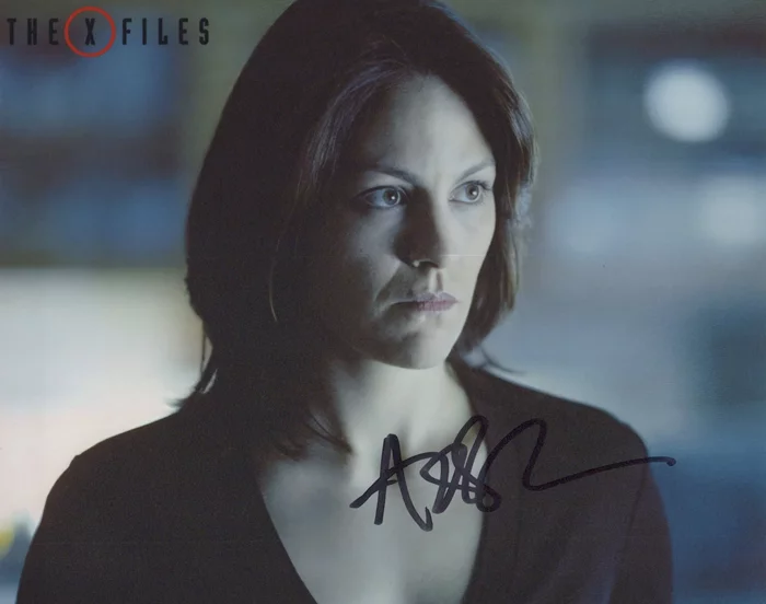 Annabeth Gish autograph