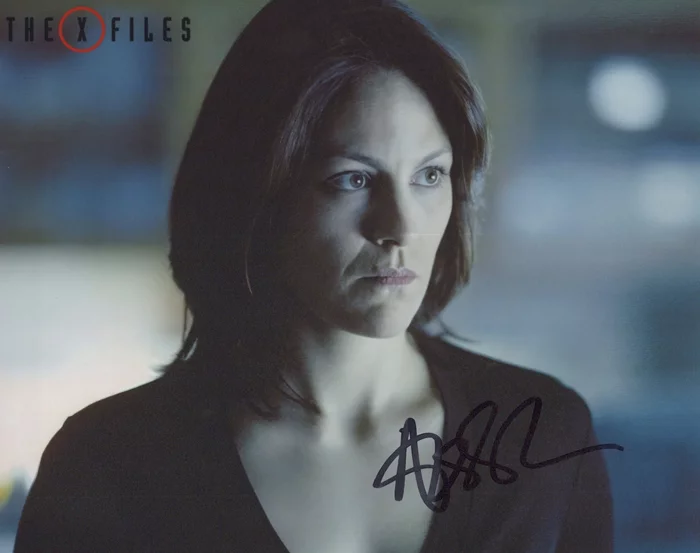 Annabeth Gish autograph