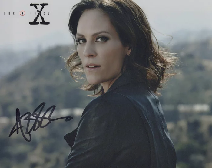 Annabeth Gish autograph