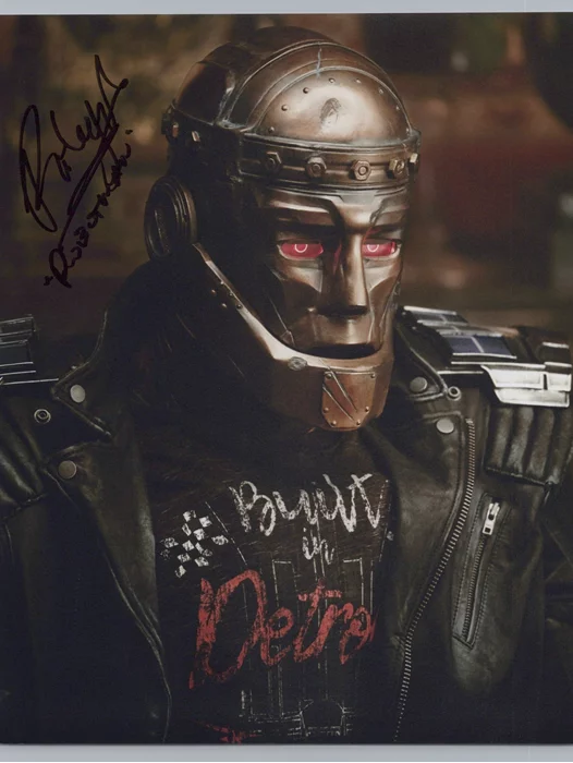 Riley Shanahan autograph