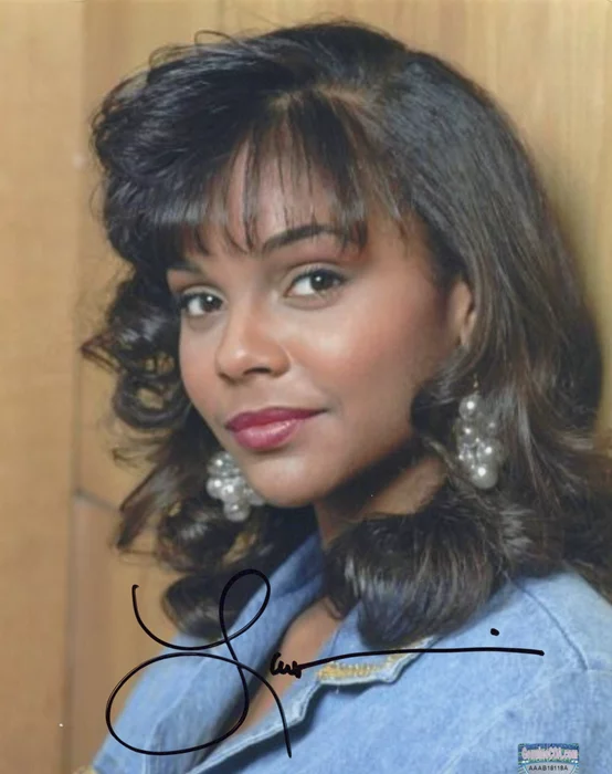 Lark Voorhies autograph