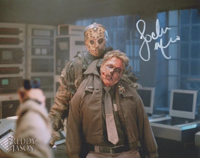 Lochlyn Munro autograph